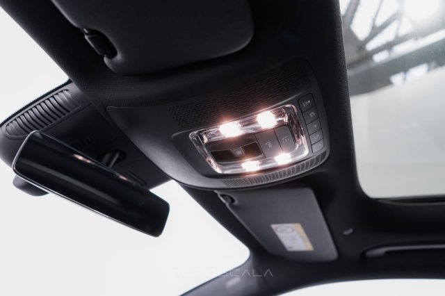 MERCEDES-BENZ GLA 200 usata, con Autoradio digitale