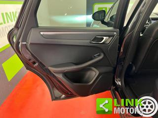 PORSCHE Macan usata, con Park Distance Control