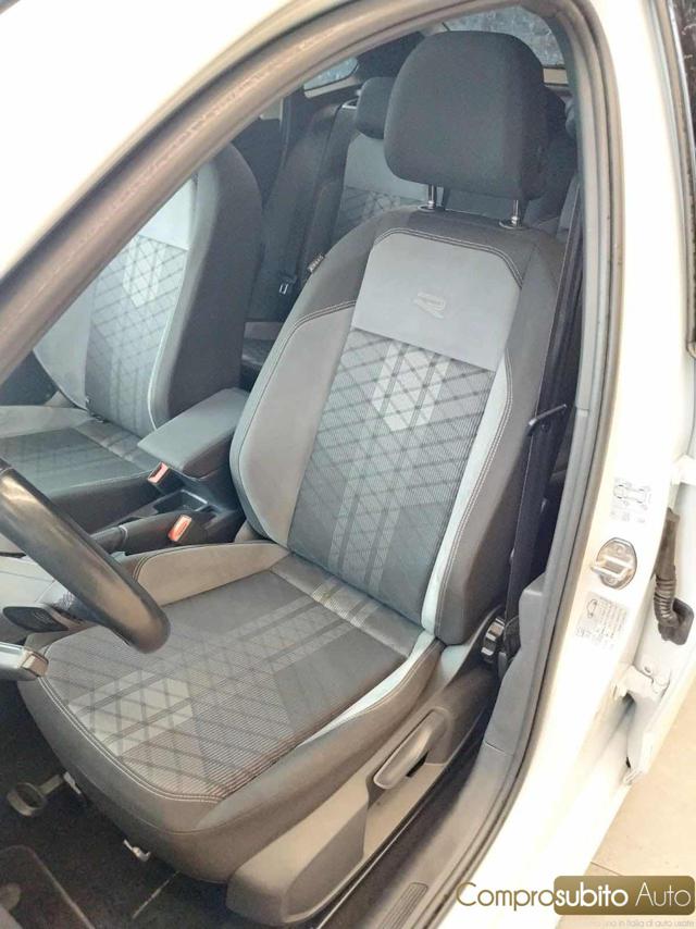VOLKSWAGEN Taigo usata 27