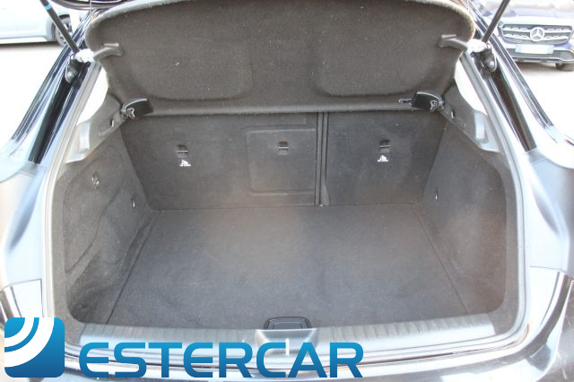MERCEDES-BENZ GLA 180 usata, con Sedile posteriore sdoppiato