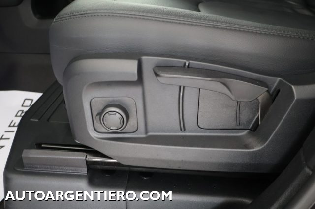 LAND ROVER Defender usata, con Luci diurne