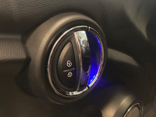 MINI Mini usata, con Sensori di parcheggio anteriori