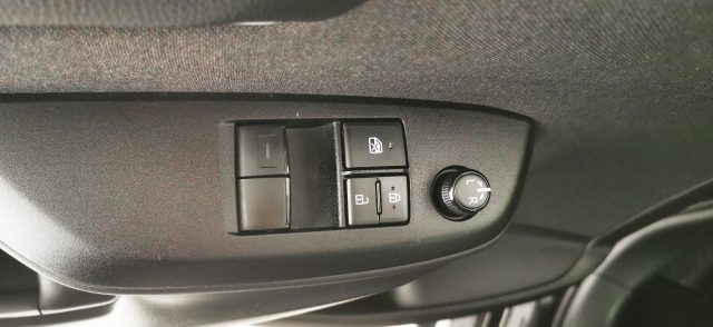 TOYOTA Yaris usata 51