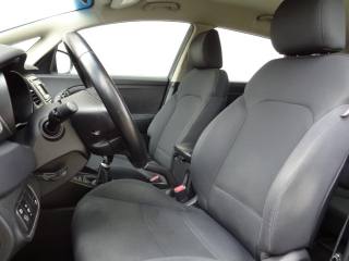 KIA Carens usata, con Controllo automatico clima