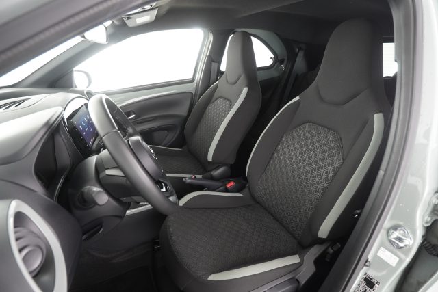 TOYOTA Aygo X usata 2