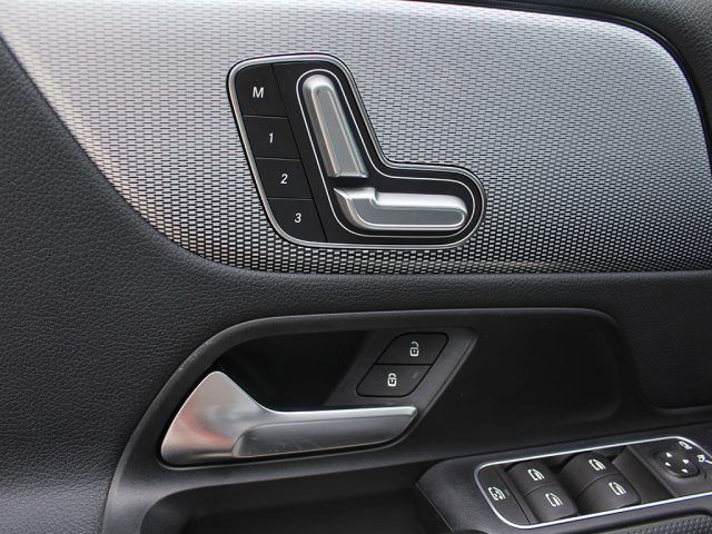 MERCEDES-BENZ B 250 usata, con Fari LED