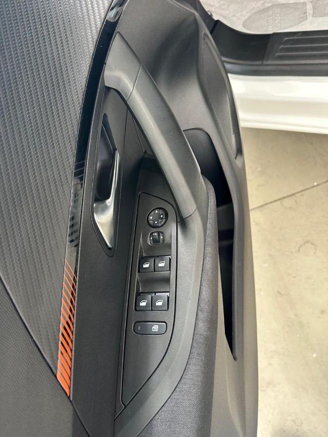 PEUGEOT 2008 usata, con Cruise Control