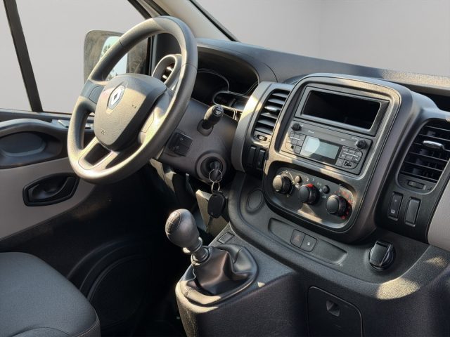 RENAULT Trafic usata 9