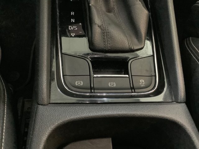 SKODA Karoq usata, con Bluetooth
