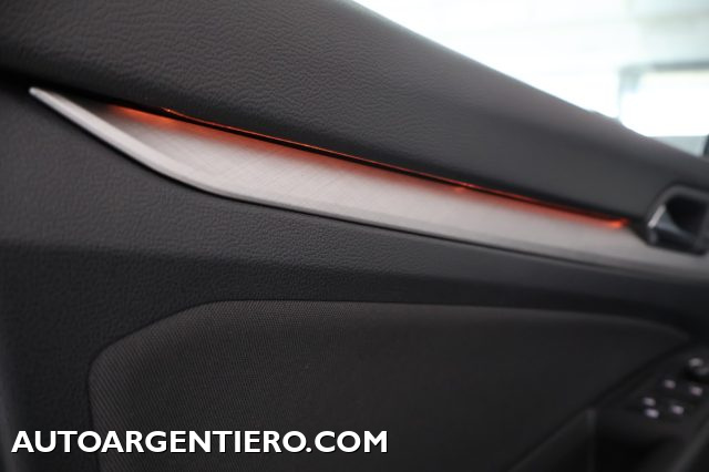 VOLKSWAGEN Golf usata, con USB