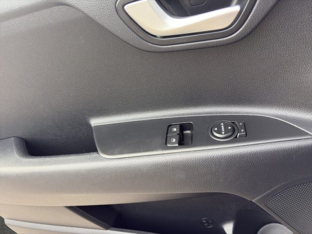 KIA Rio usata, con Autoradio digitale
