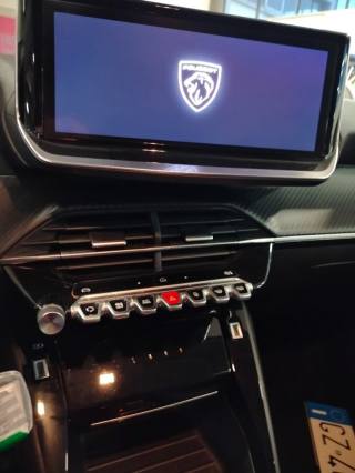 PEUGEOT 208 usata, con Sensori di parcheggio posteriori