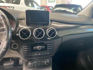 MERCEDES-BENZ B 180 usata, con Leve al volante