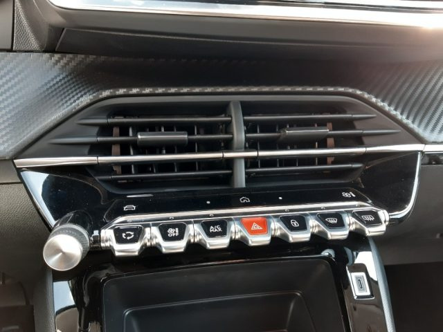 PEUGEOT 208 usata, con Volante in pelle