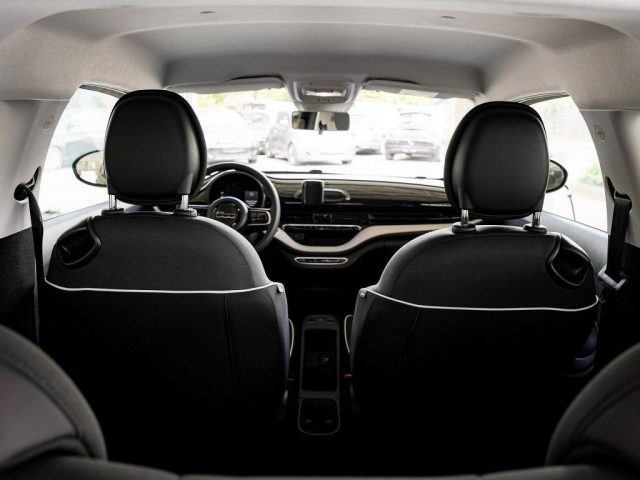 FIAT 500e usata, con Specchietti laterali elettrici