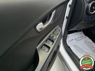 HYUNDAI Kona usata, con USB