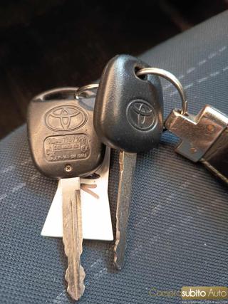 TOYOTA Yaris usata 17