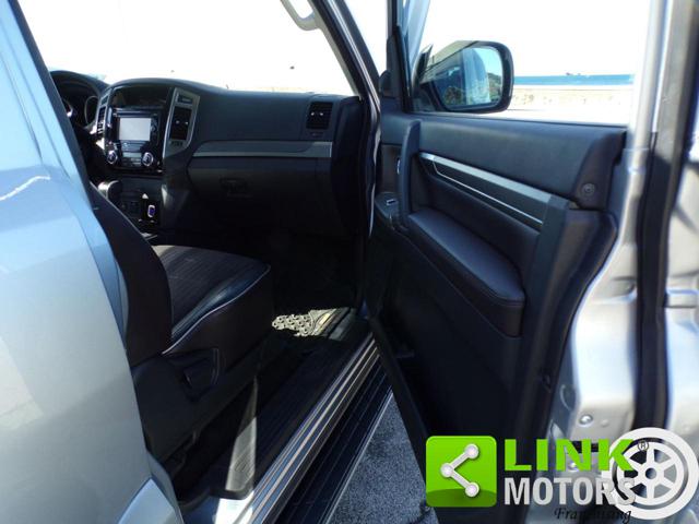 MITSUBISHI Pajero usata, con Park Distance Control