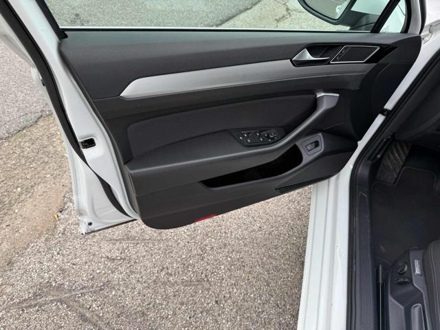 VOLKSWAGEN Passat Variant usata, con Airbag laterali