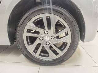 PEUGEOT 208 usata, con Autoradio digitale