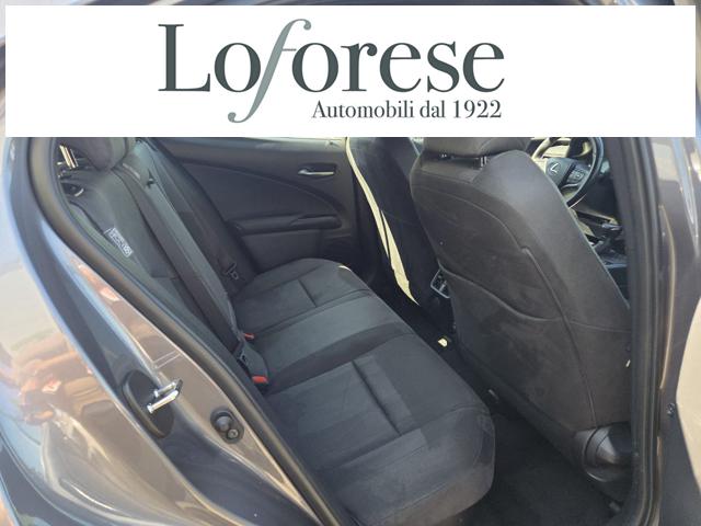 LEXUS UX 250h usata, con Autoradio