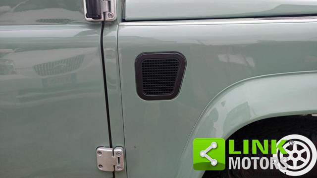 LAND ROVER Defender usata 32