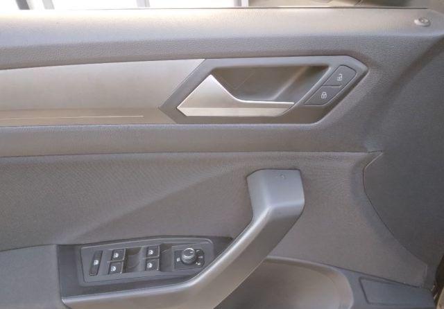 VOLKSWAGEN T-Roc usata, con Autoradio
