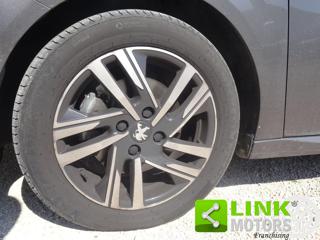 PEUGEOT 208 usata, con Volante multifunzione