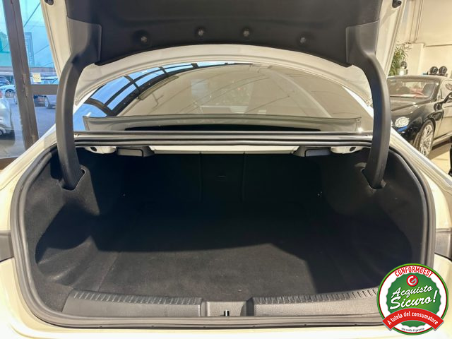 MERCEDES-BENZ CLA 200 usata, con Luci diurne LED