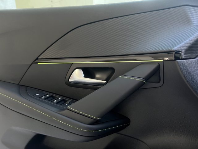 PEUGEOT 208 usata, con USB