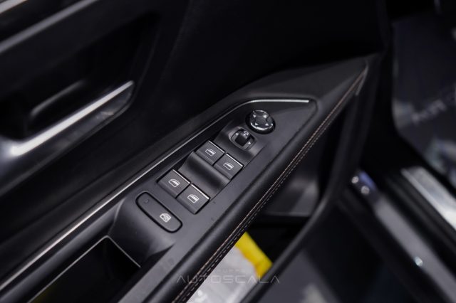 PEUGEOT 5008 usata, con Controllo automatico clima