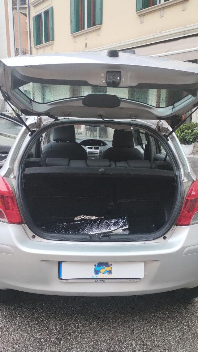 TOYOTA Yaris usata, con Specchietti laterali elettrici