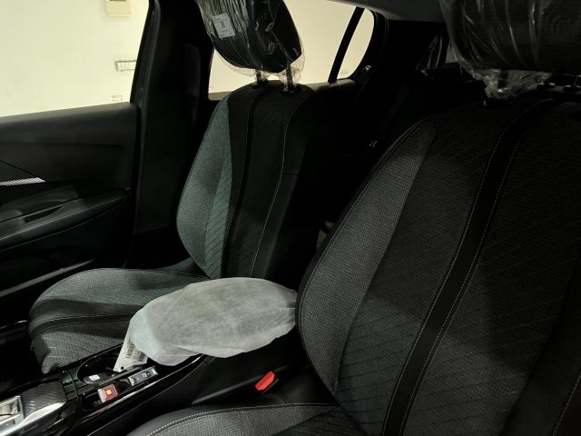 PEUGEOT 208 usata, con USB