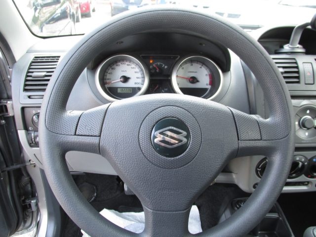 SUZUKI Ignis usata, con Autoradio