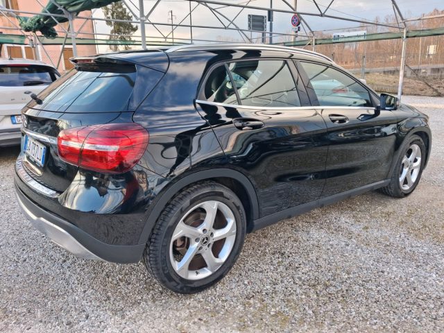 MERCEDES-BENZ GLA 180 usata, con Alzacristalli elettrici