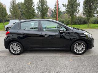PEUGEOT 208 usata, con Autoradio
