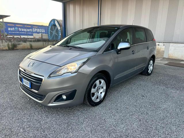 PEUGEOT 5008 usata, con Airbag