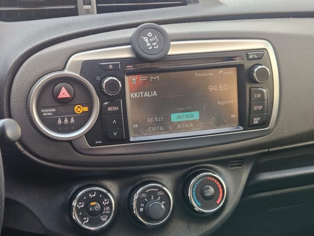TOYOTA Yaris usata, con USB