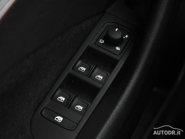 SKODA Kamiq usata, con Sensori di parcheggio posteriori