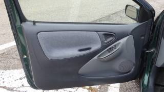 TOYOTA Yaris usata 42