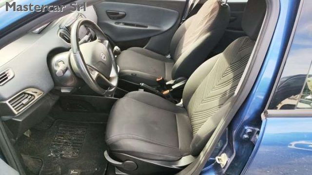 LANCIA Ypsilon usata, con Autoradio