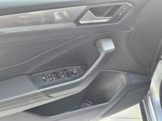 VOLKSWAGEN T-Roc usata, con USB