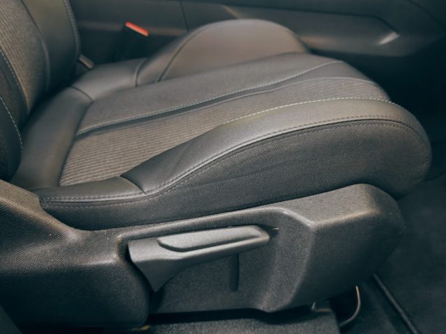 PEUGEOT 5008 usata, con Airbag testa