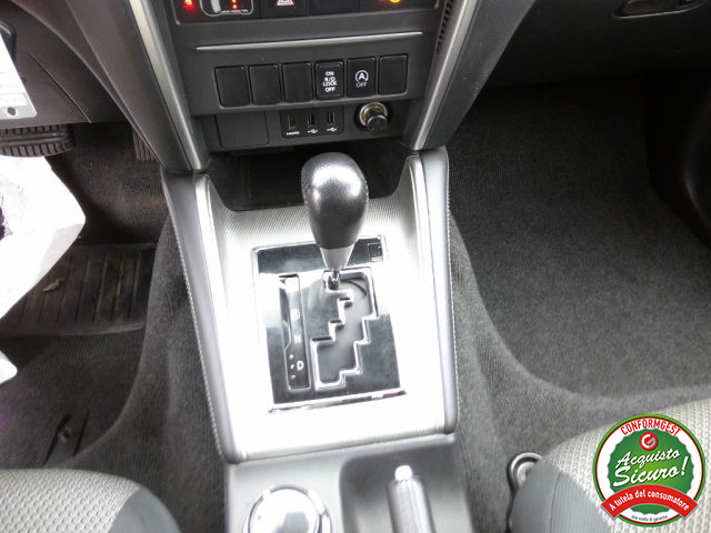 MITSUBISHI L200 usata, con Autoradio digitale