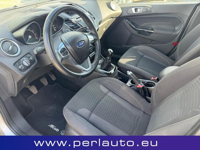FORD Fiesta usata, con Autoradio