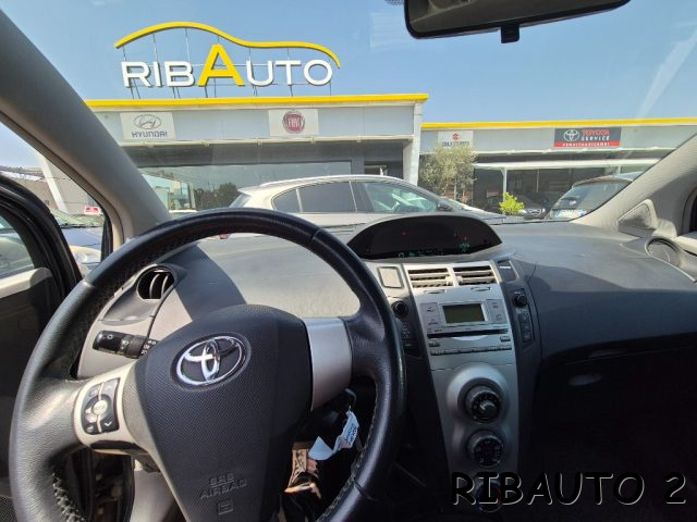 TOYOTA Yaris usata, con Bluetooth