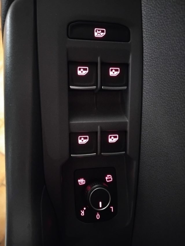 VOLKSWAGEN T-Cross usata, con Specchietti laterali elettrici