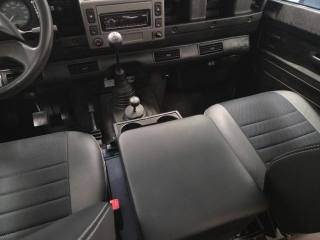LAND ROVER Defender usata, con MP3