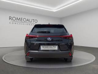 LEXUS UX 250h usata, con Autoradio