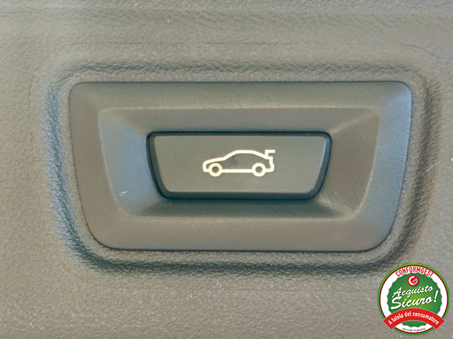 BMW 330 usata, con Fari LED